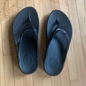 Oofos Oolala Recovery Sandal Comfort Foam Flip Flop Black Women Size 9